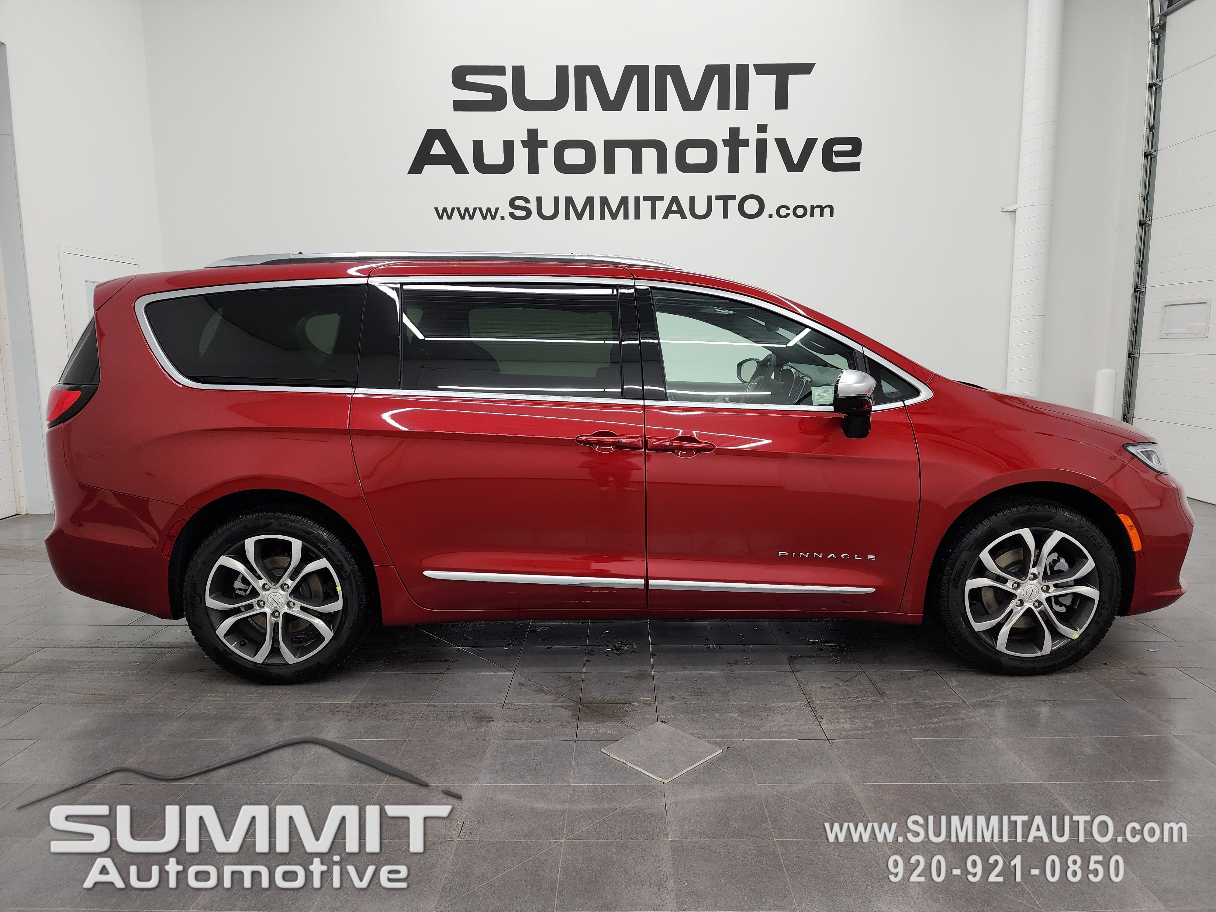 New 2026 Chrysler Pacifica Pinnacle w/ Trailer Tow Group