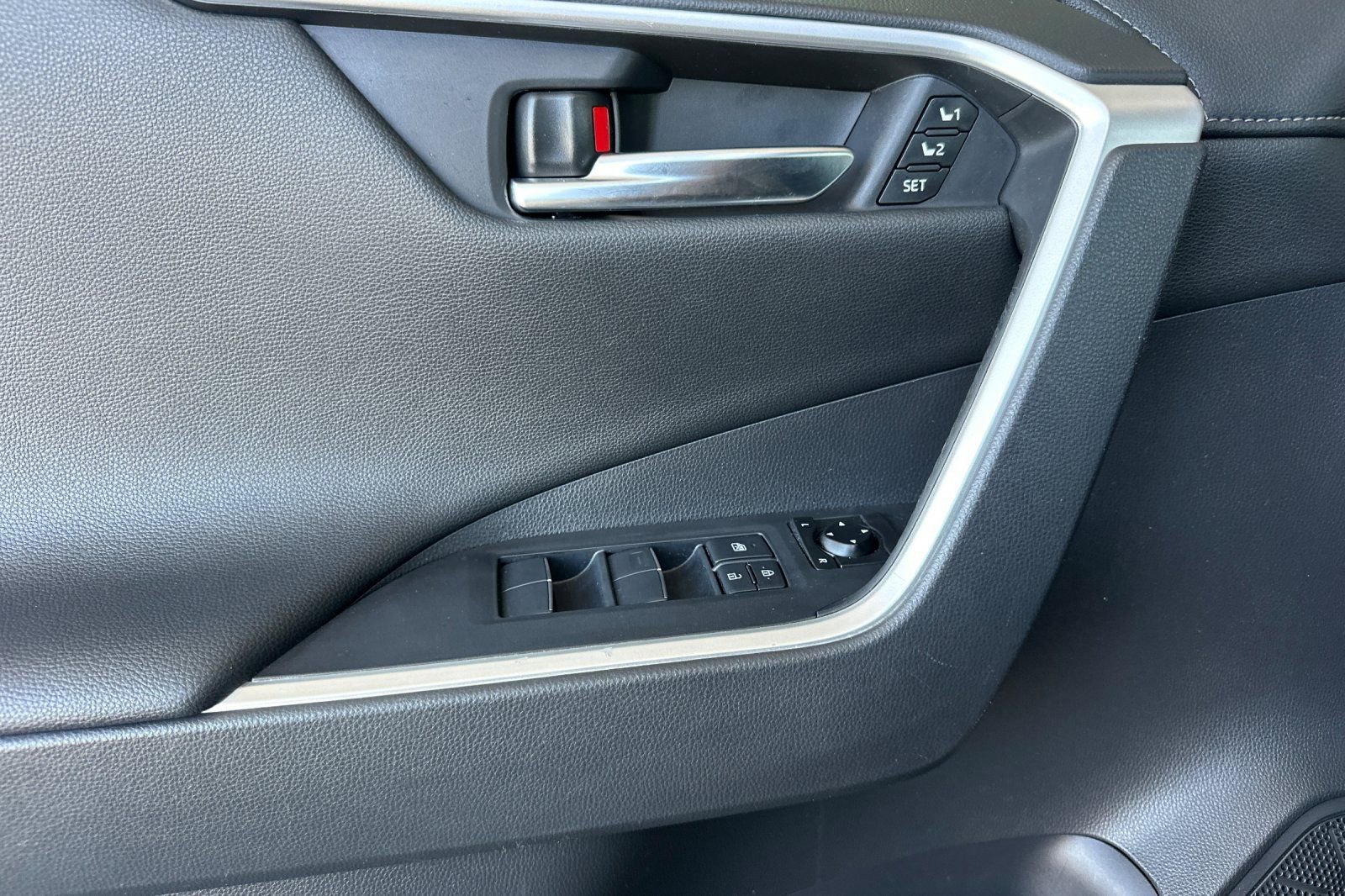 Used 2019 Toyota RAV4 Limited w/ Advanced Technology Package AWD/4WD image 13