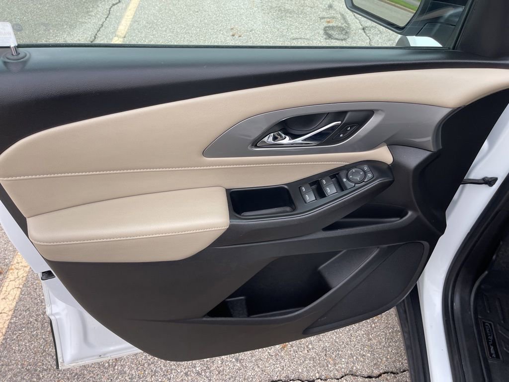 Used 2022 Chevrolet Traverse LS image 18