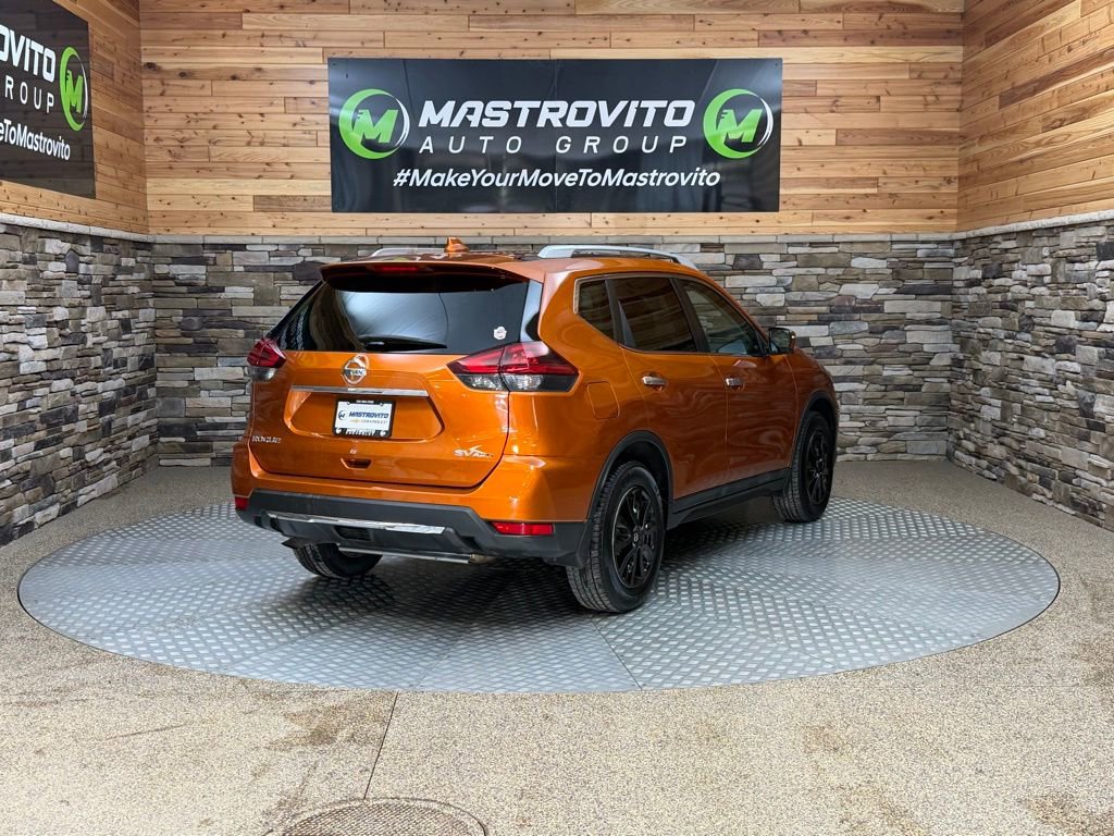 Used 2018 Nissan Rogue SV w/ Sun & Sound Touring Package image 9