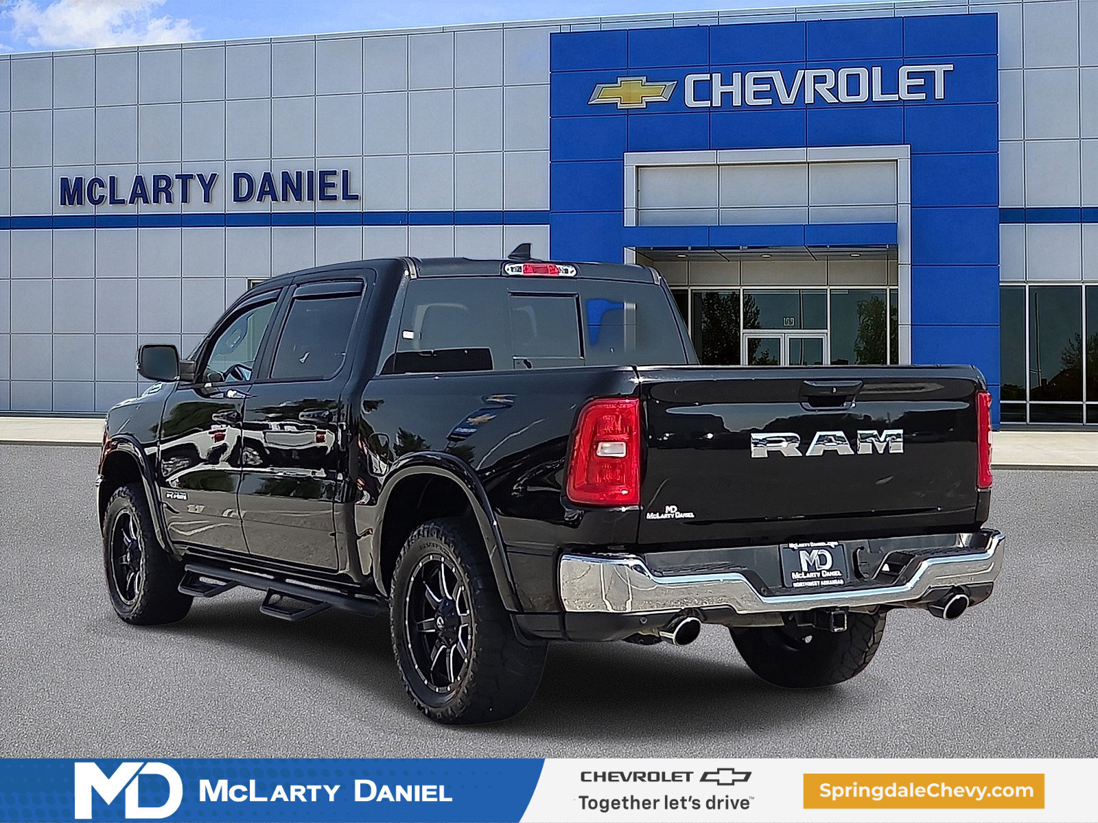 Used 2025 RAM 1500 Laramie AWD/4WD image 4