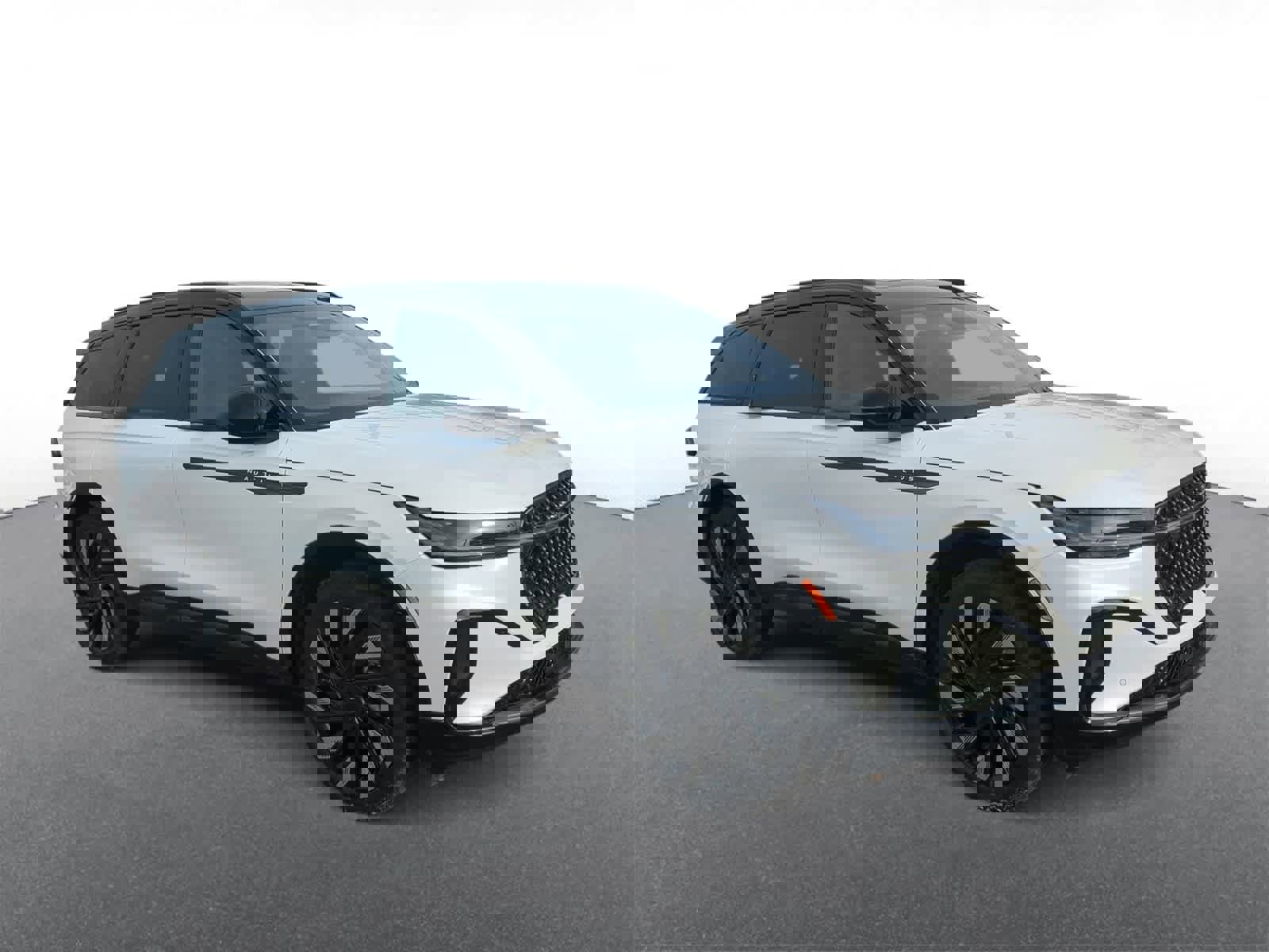 Used 2025 Lincoln Nautilus Reserve w/ Jet Appearance Package image 2