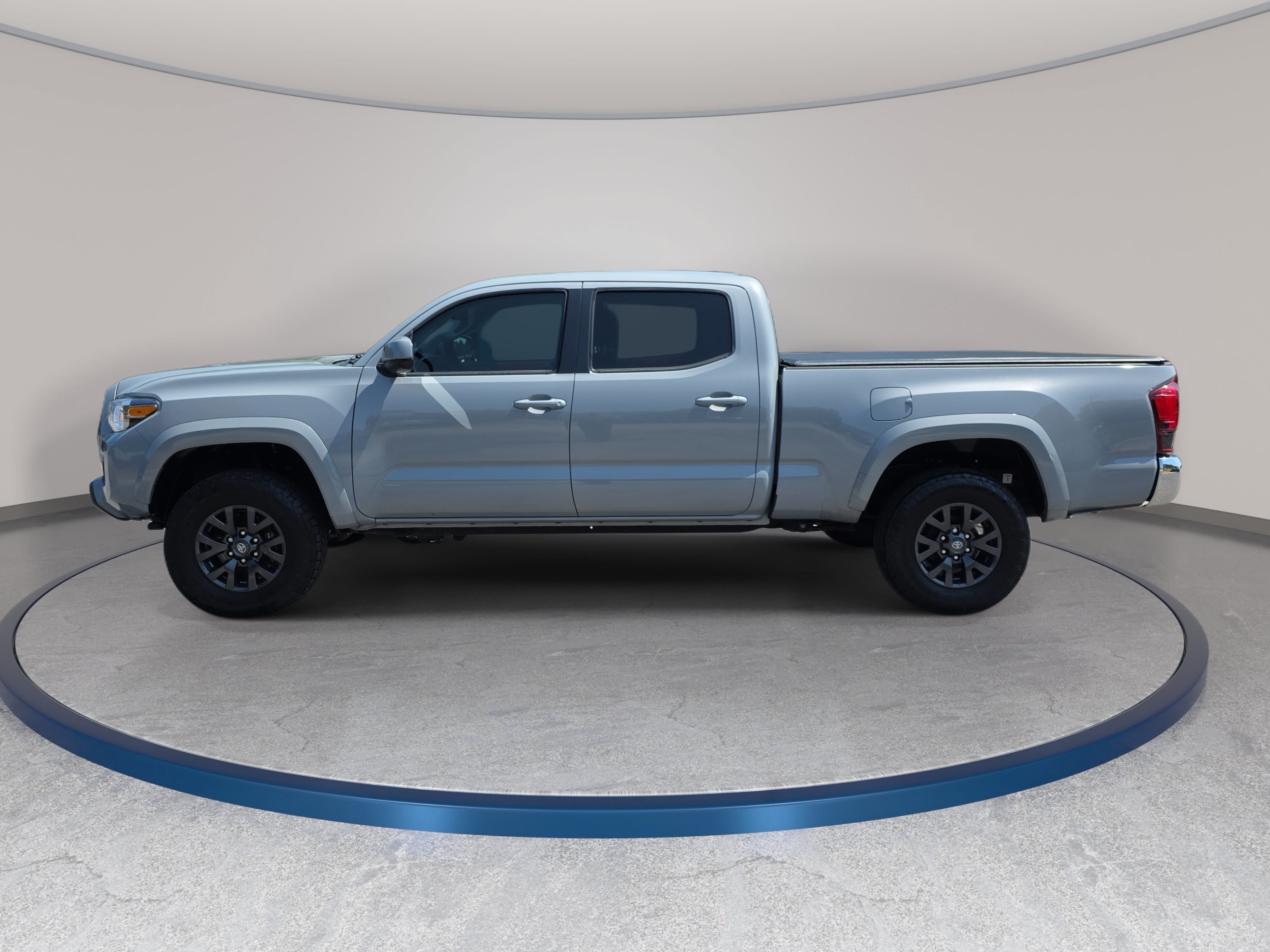 Used 2021 Toyota Tacoma SR5 AWD/4WD image 8