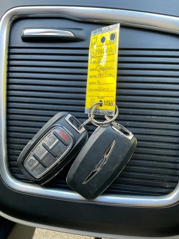 Used 2021 Chrysler Pacifica Touring-L w/ Premium & Safety Sphere Group FWD image 29