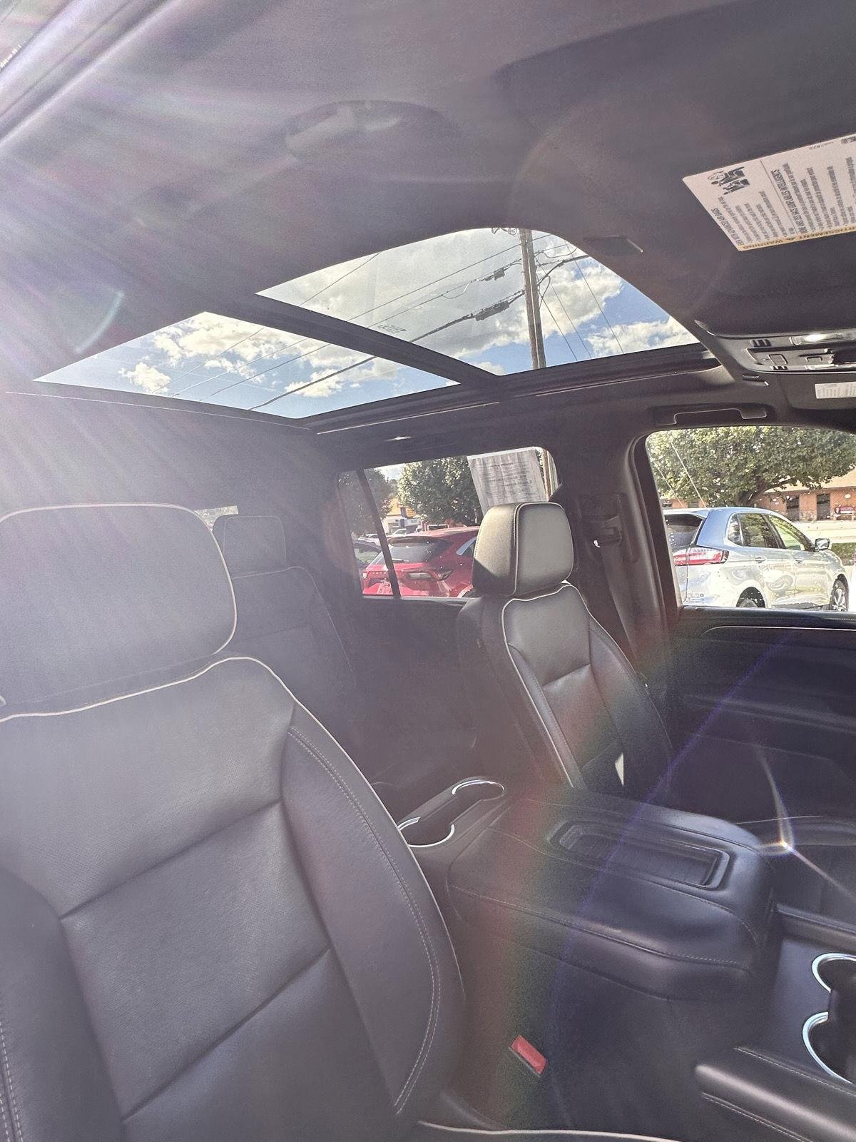 Used 2021 Chevrolet Suburban Premier w/ Premium Package image 27