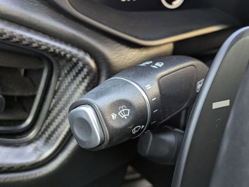 Used 2019 Aston Martin V8 Vantage Coupe image 22