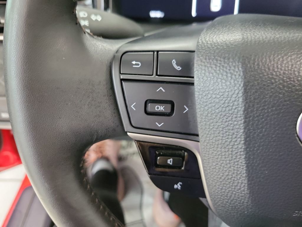 Used 2025 Toyota Camry XLE image 11