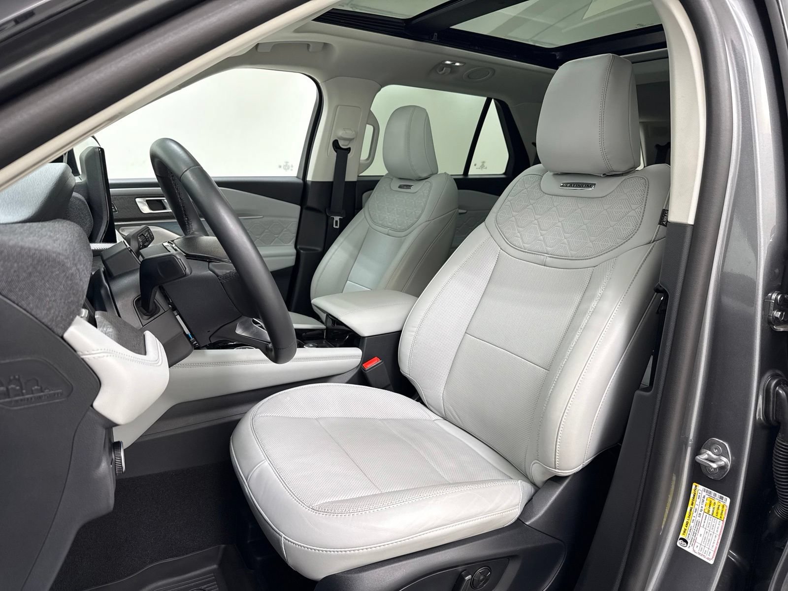 Used 2025 Ford Explorer Platinum w/ Ultimate Package AWD/4WD image 18