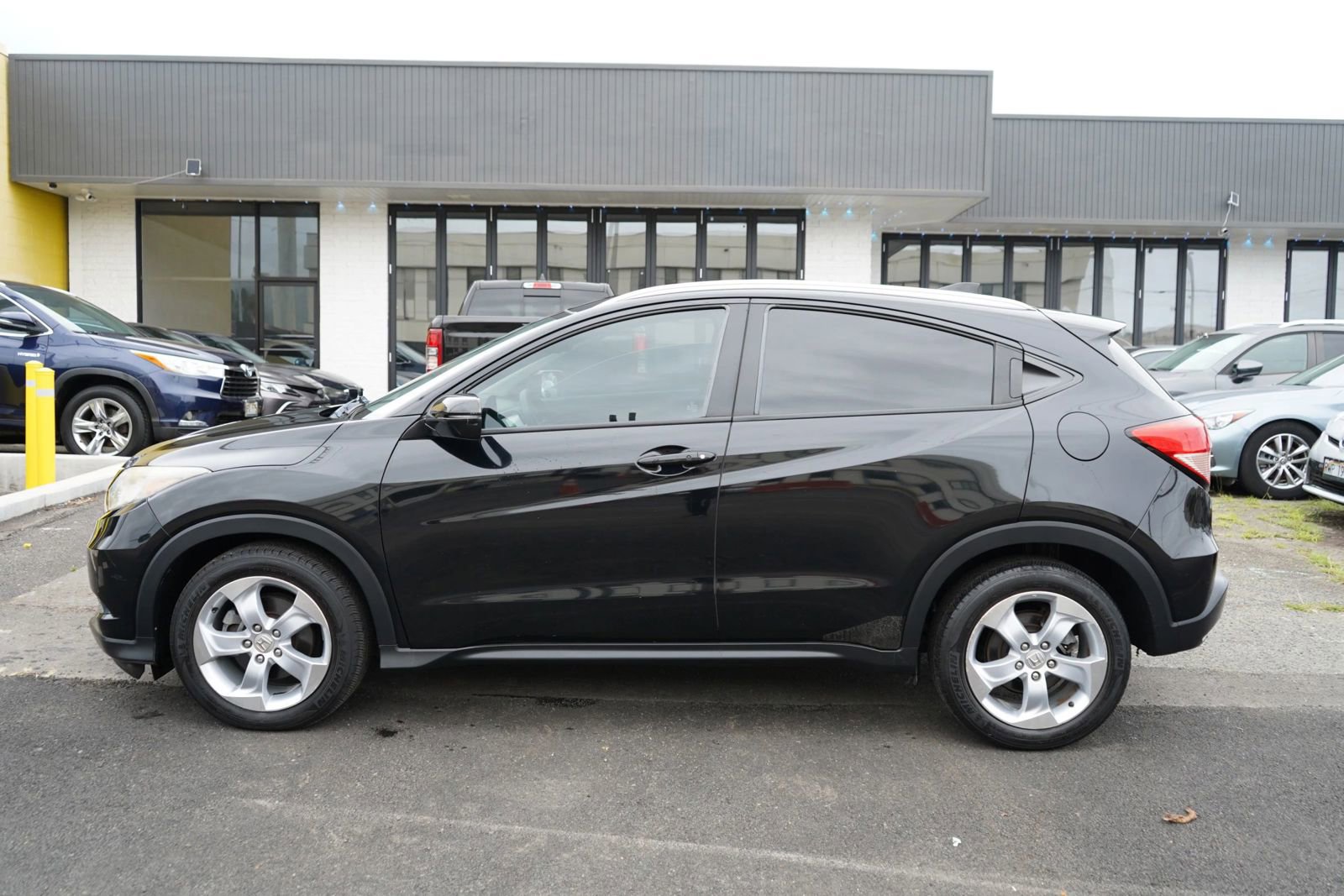 Used 2016 Honda HR-V EX-L image 2