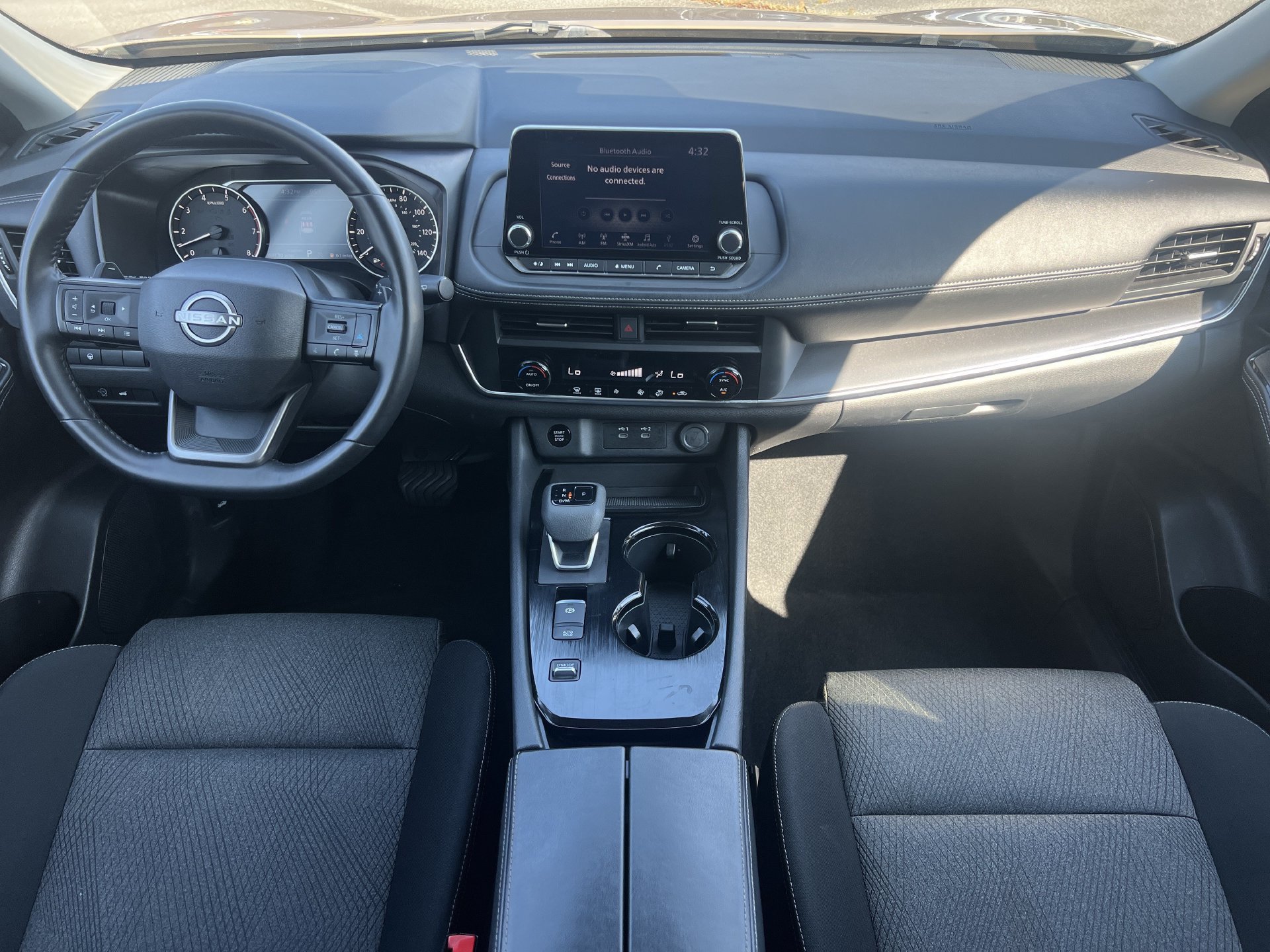 Certified 2025 Nissan Rogue SV FWD image 3