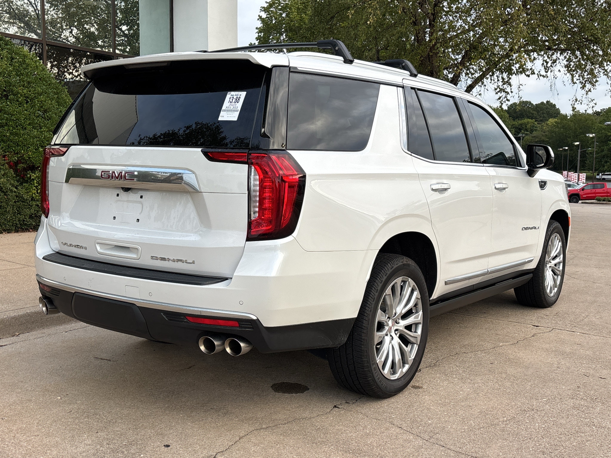 Used 2023 GMC Yukon Denali AWD/4WD image 8