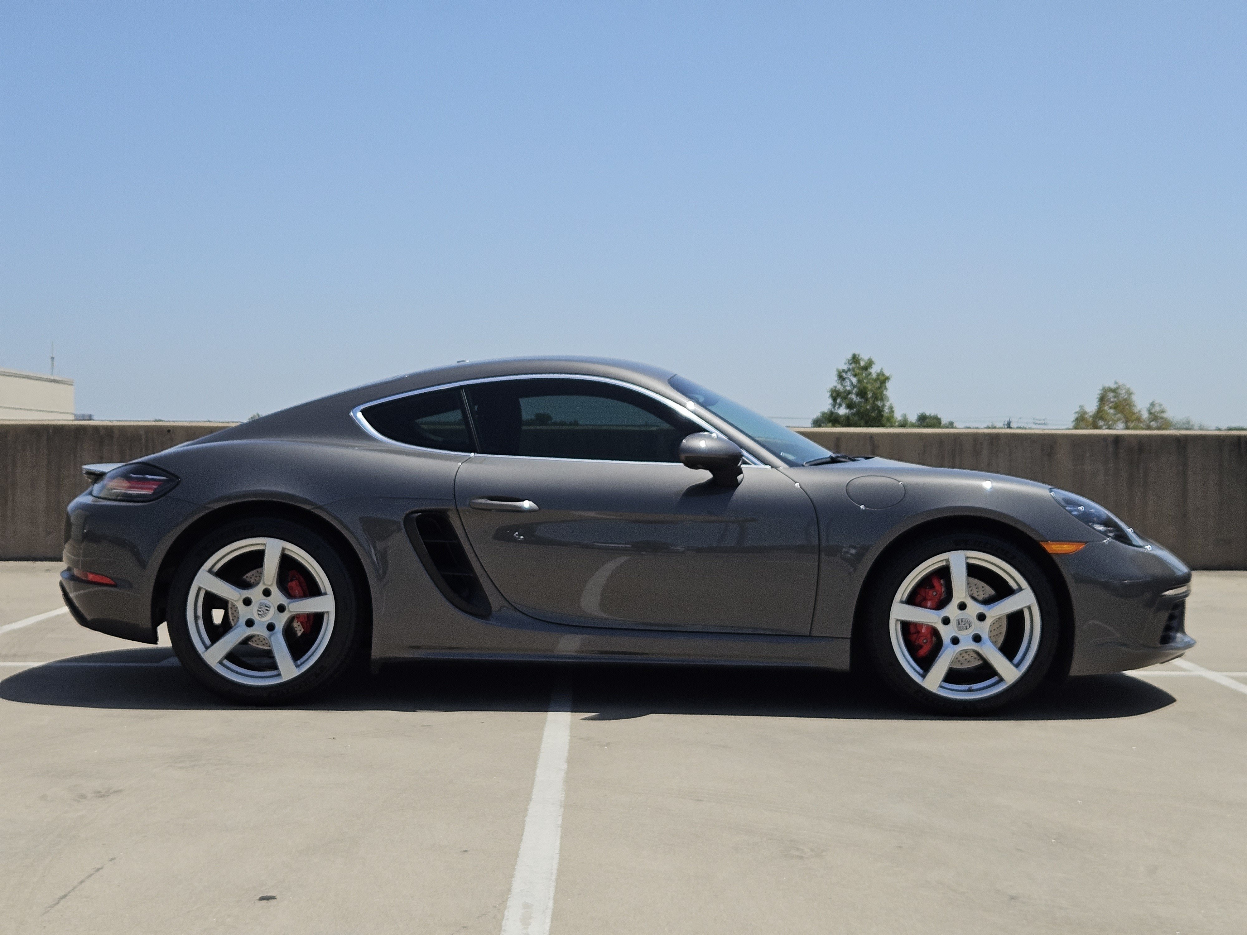Certified 2022 Porsche 718 Cayman S RWD image 9