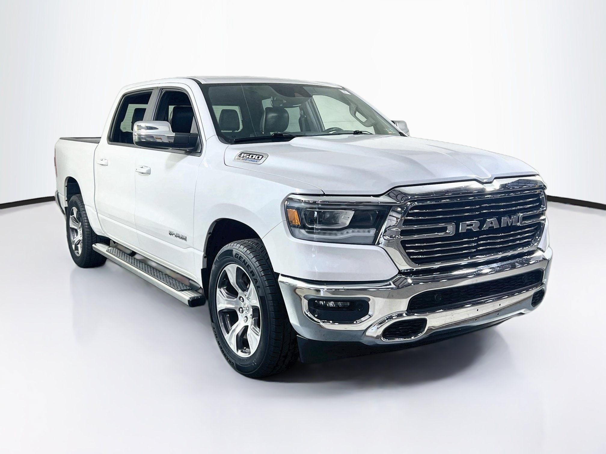 Used 2023 RAM 1500 Laramie AWD/4WD image 3