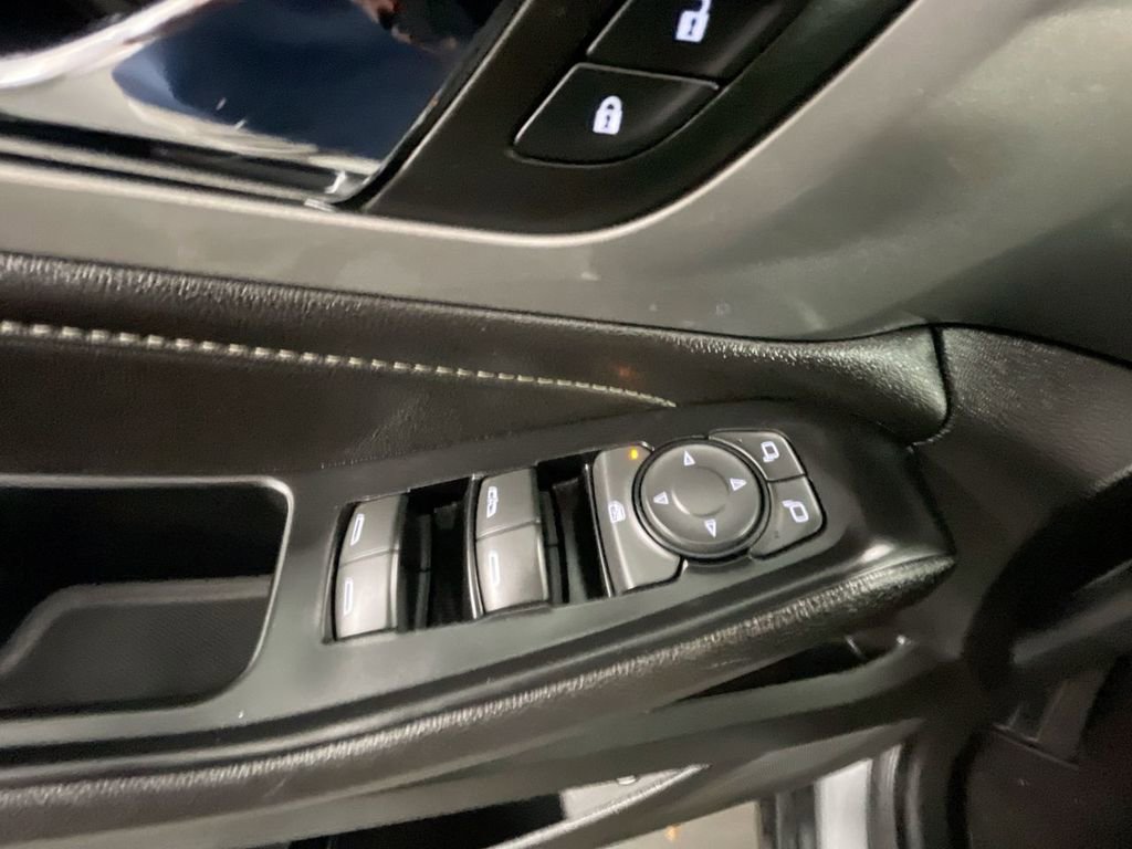 Used 2023 Chevrolet Traverse LT image 22