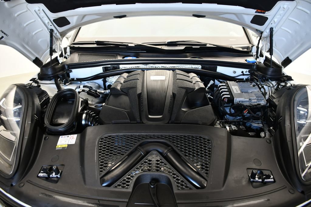Certified 2023 Porsche Macan S AWD/4WD image 12