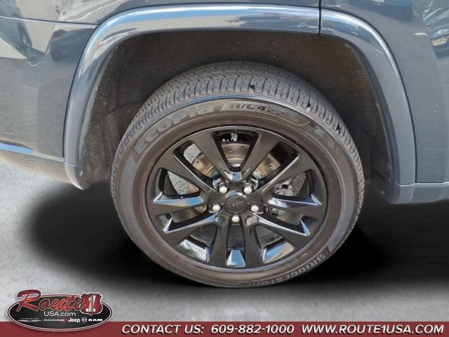 Used 2018 Jeep Grand Cherokee Altitude AWD/4WD image 17