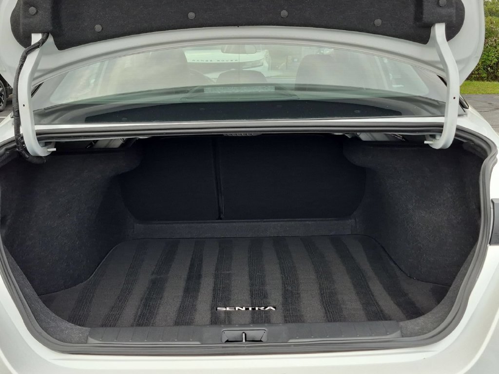 Used 2025 Nissan Sentra SR w/ SR Premium Package FWD image 29
