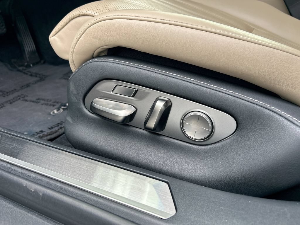 Used 2022 Lexus LS 500 w/ Interior Upgrade Package RWD image 36