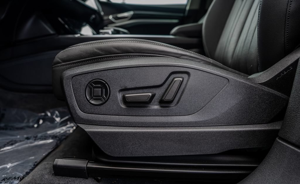 Used 2023 Audi e-tron Premium Plus AWD/4WD image 16