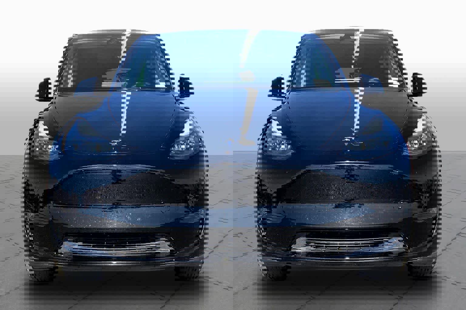 Used 2025 Tesla Model Y Long Range AWD/4WD image 3