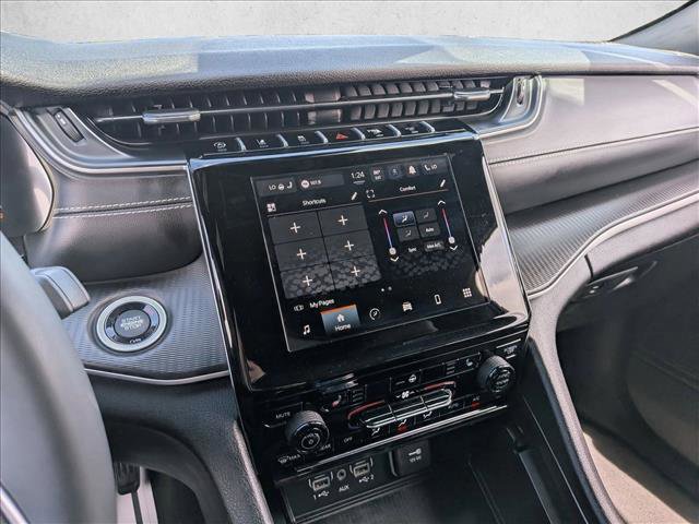 Used 2024 Jeep Grand Cherokee Altitude AWD/4WD image 18