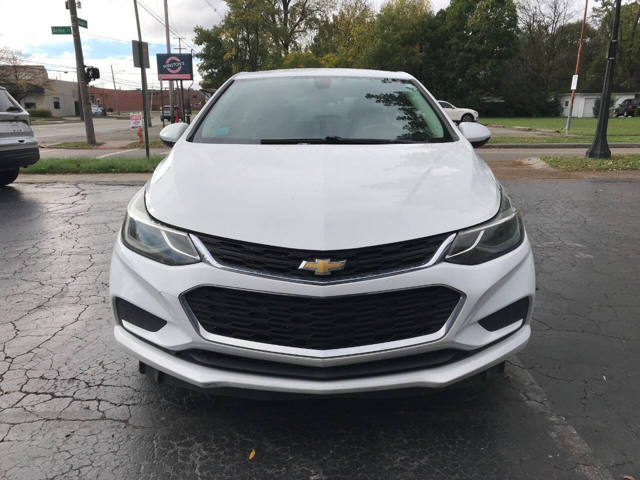 Used 2017 Chevrolet Cruze LT FWD image 3