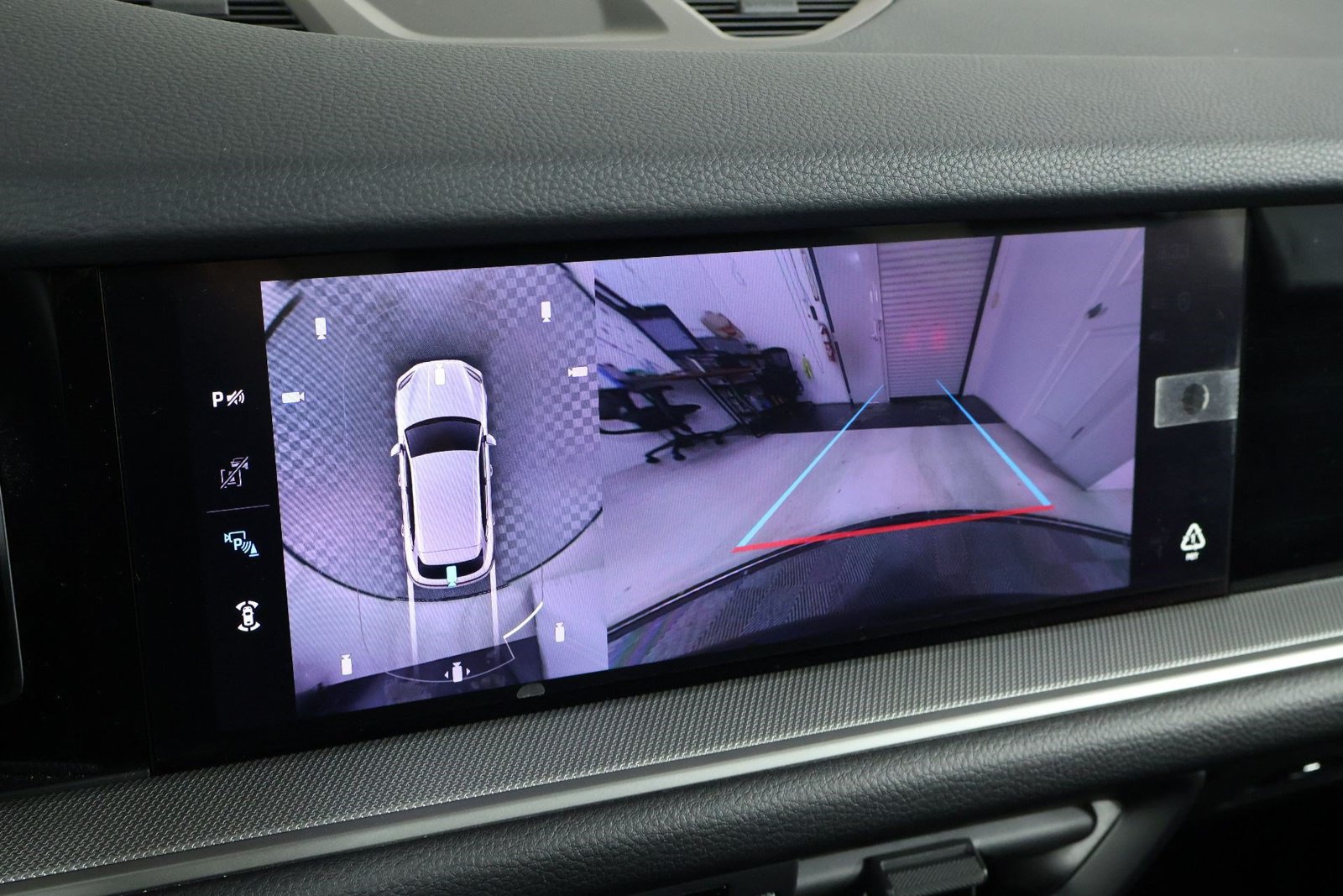 Certified 2026 Porsche Cayenne AWD/4WD image 17
