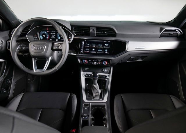 New 2025 Audi Q3 2.0T Premium image 9