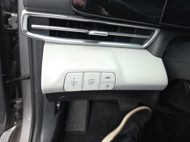 Used 2023 Hyundai Elantra Limited FWD image 12