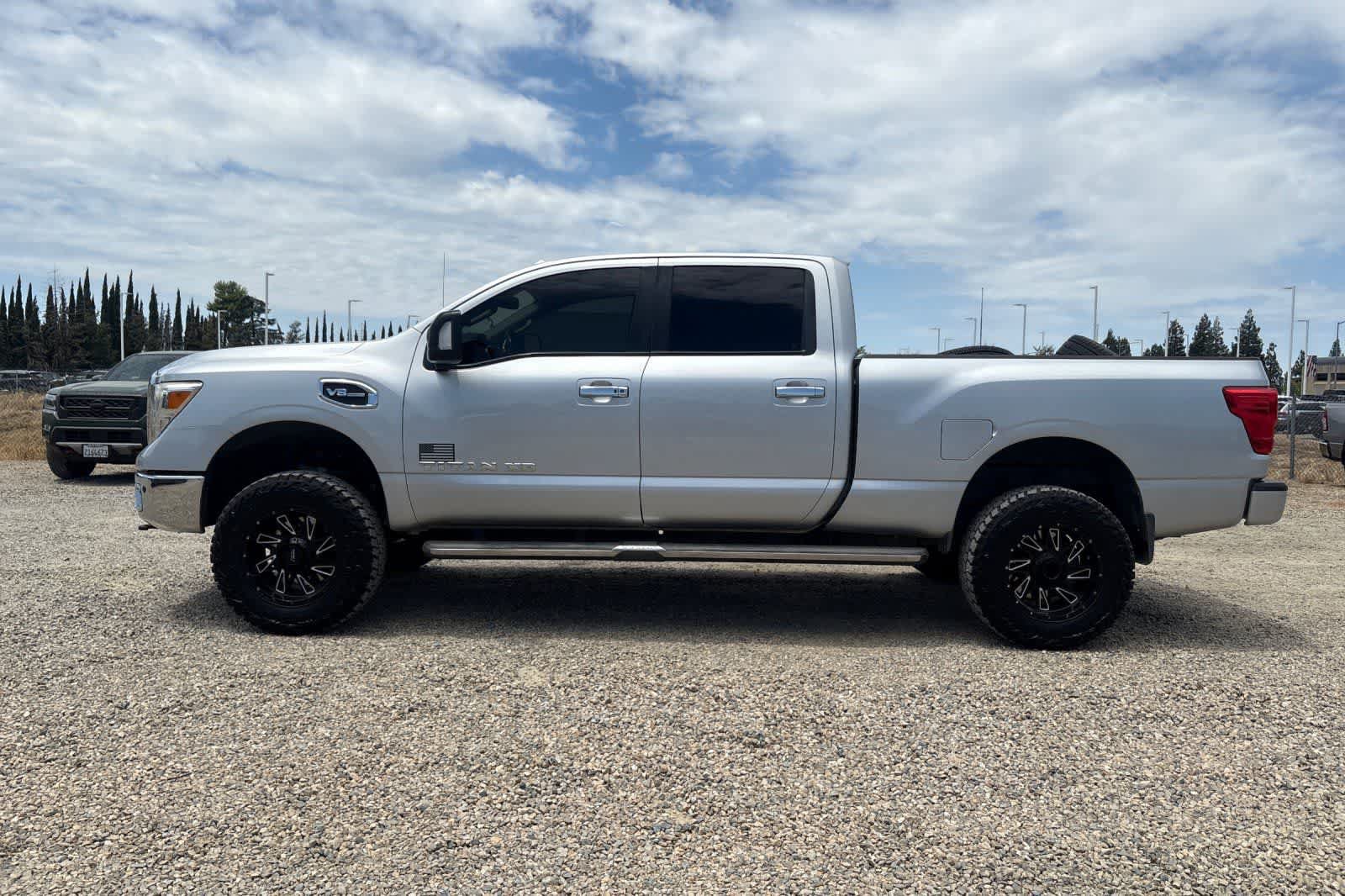 Used 2017 Nissan Titan SV AWD/4WD image 6