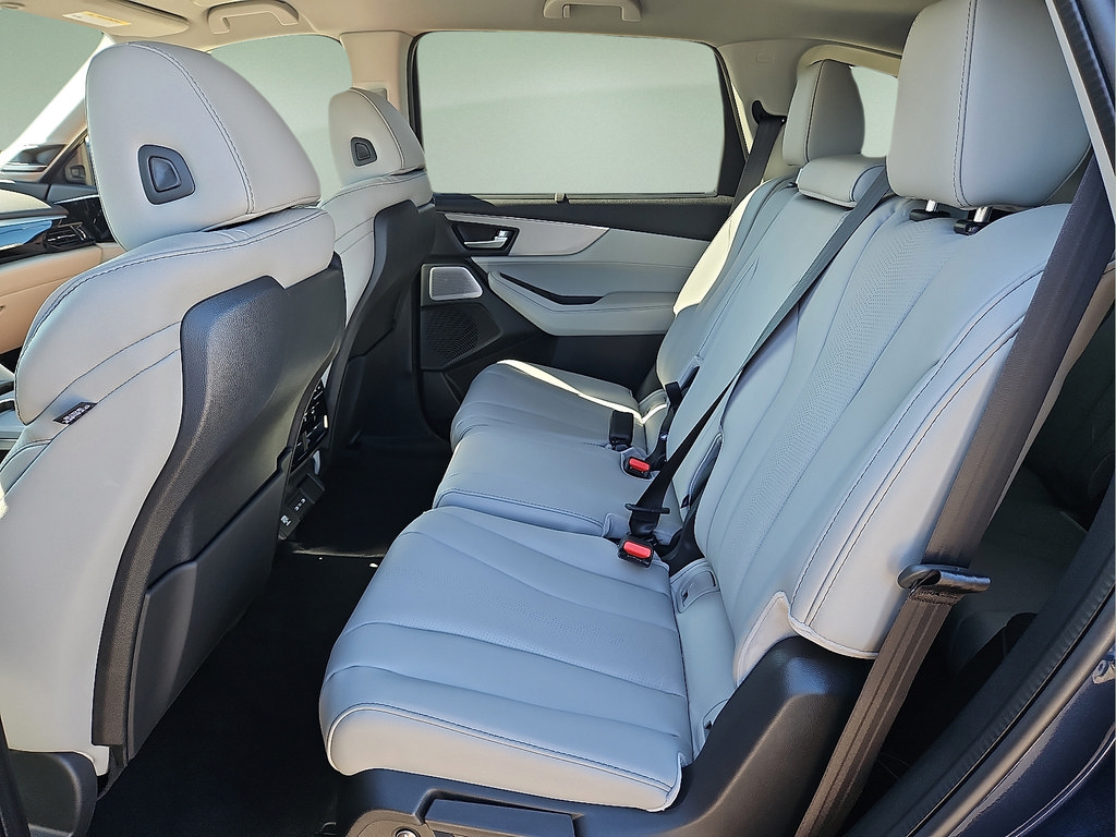 Used 2026 Acura MDX w/ Technology Package FWD image 12