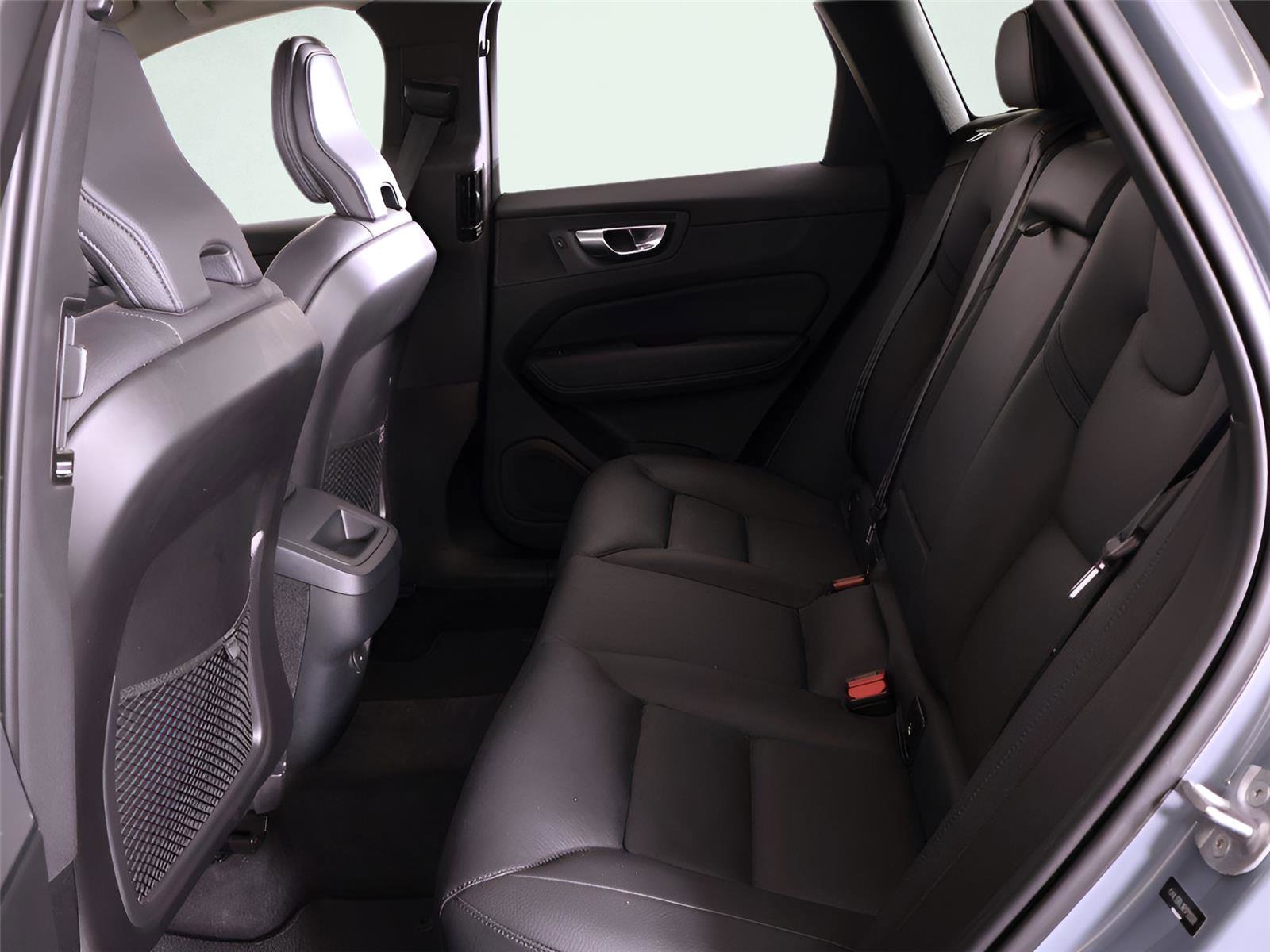 Used 2024 Volvo XC60 B5 Plus image 37