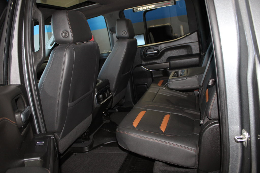 Used 2022 GMC Sierra 1500 AT4 w/ Technology Package AWD/4WD image 11