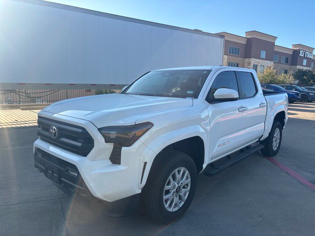 Used 2025 Toyota Tacoma SR5 AWD/4WD image 1