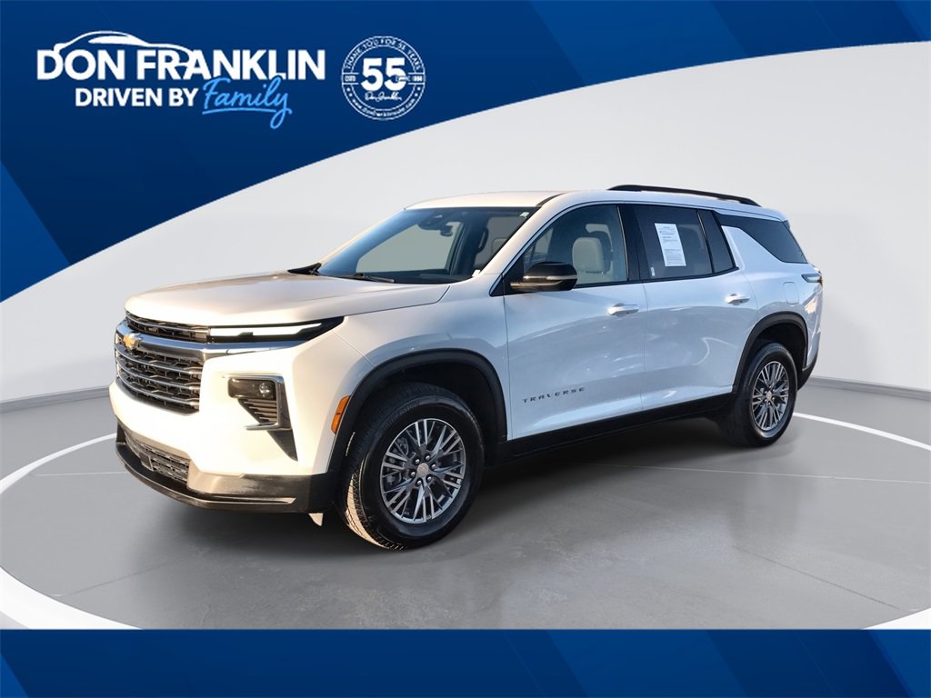 Used 2025 Chevrolet Traverse LT image 1