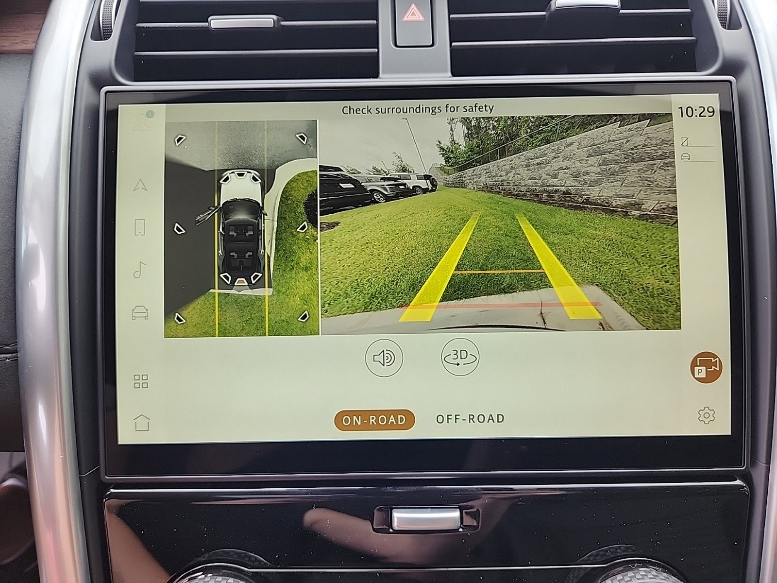 Certified 2024 Land Rover Discovery S image 22