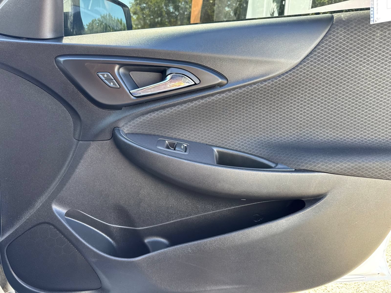 Used 2017 Chevrolet Malibu LT FWD image 19