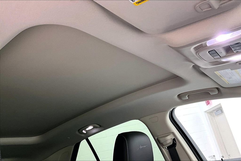 Used 2023 Buick Envision Avenir image 20