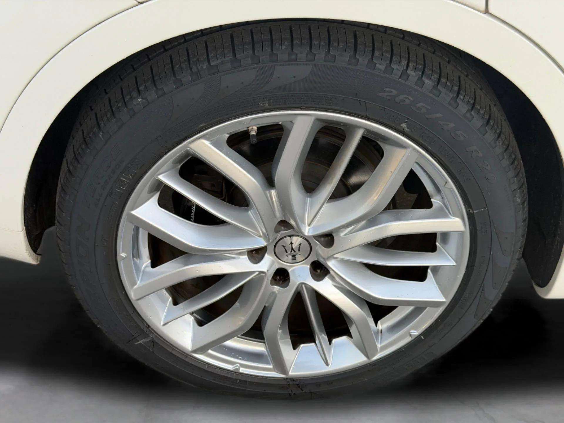 Certified 2022 Maserati Levante GT image 40