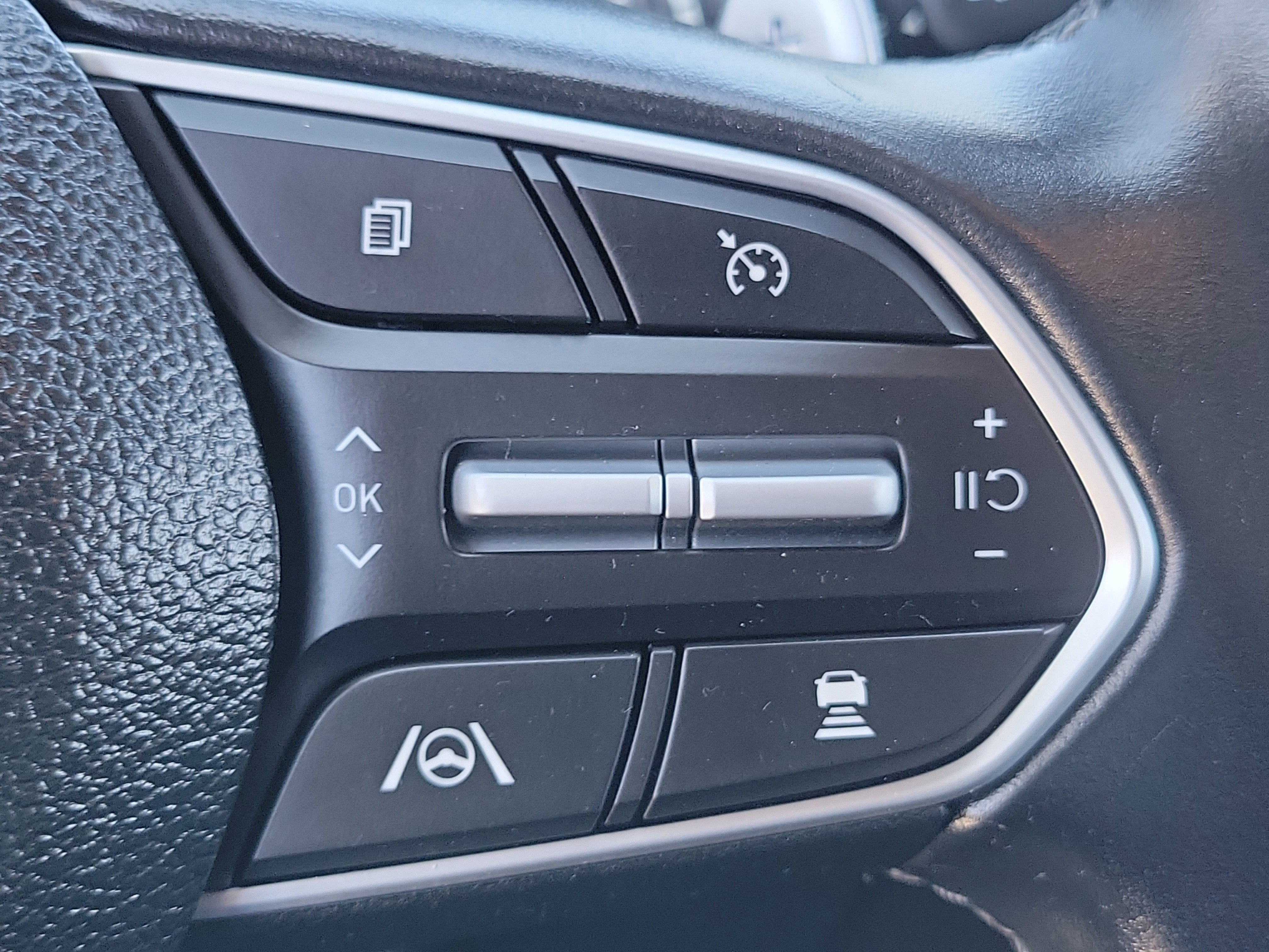 Certified 2023 Hyundai Santa Fe SEL image 9