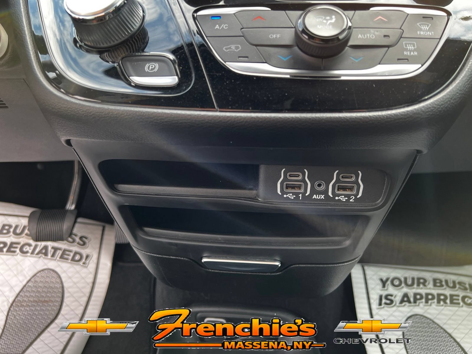 Used 2025 Chrysler Pacifica Select FWD image 22