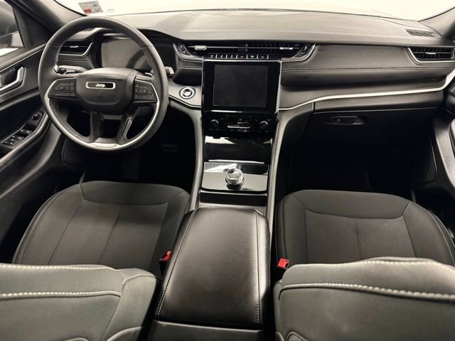 Used 2025 Jeep Grand Cherokee Laredo X w/ Luxury Tech Group I image 15