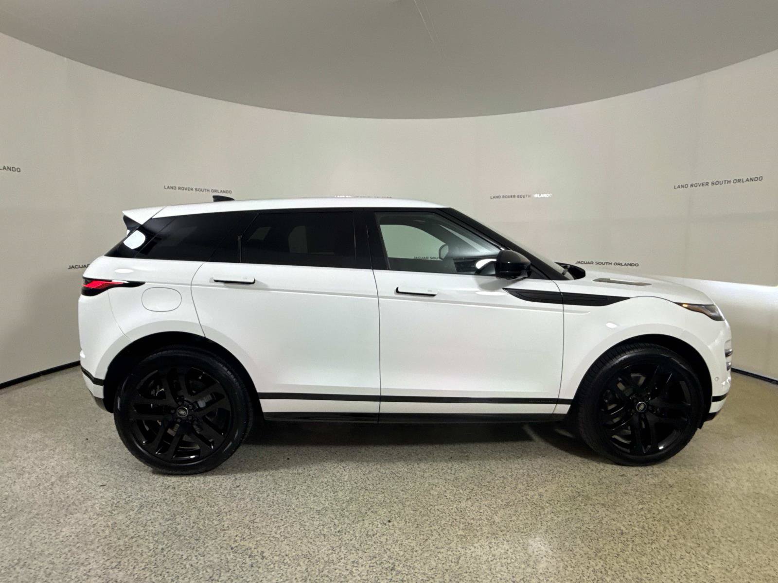 New 2026 Land Rover Range Rover Evoque Hoxton AWD/4WD image 6