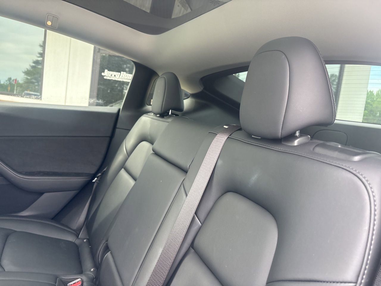 Used 2021 Tesla Model Y Long Range image 4