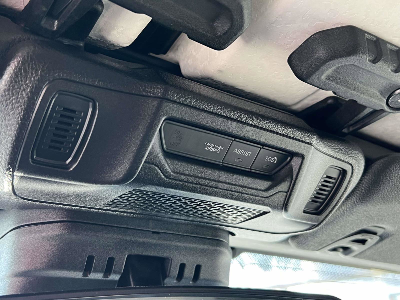 Used 2025 Jeep Wrangler Sahara image 33