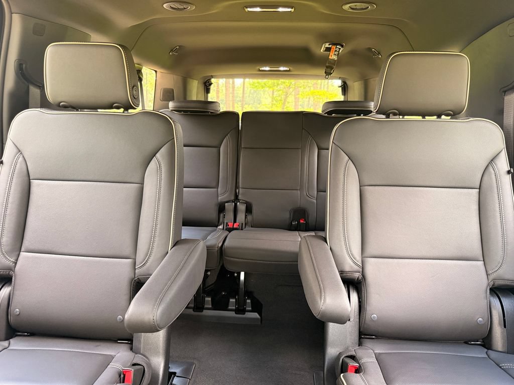 New 2025 Chevrolet Suburban Premier RWD image 32