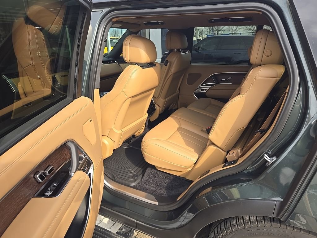 Used 2023 Land Rover Range Rover Long Wheelbase SE image 18