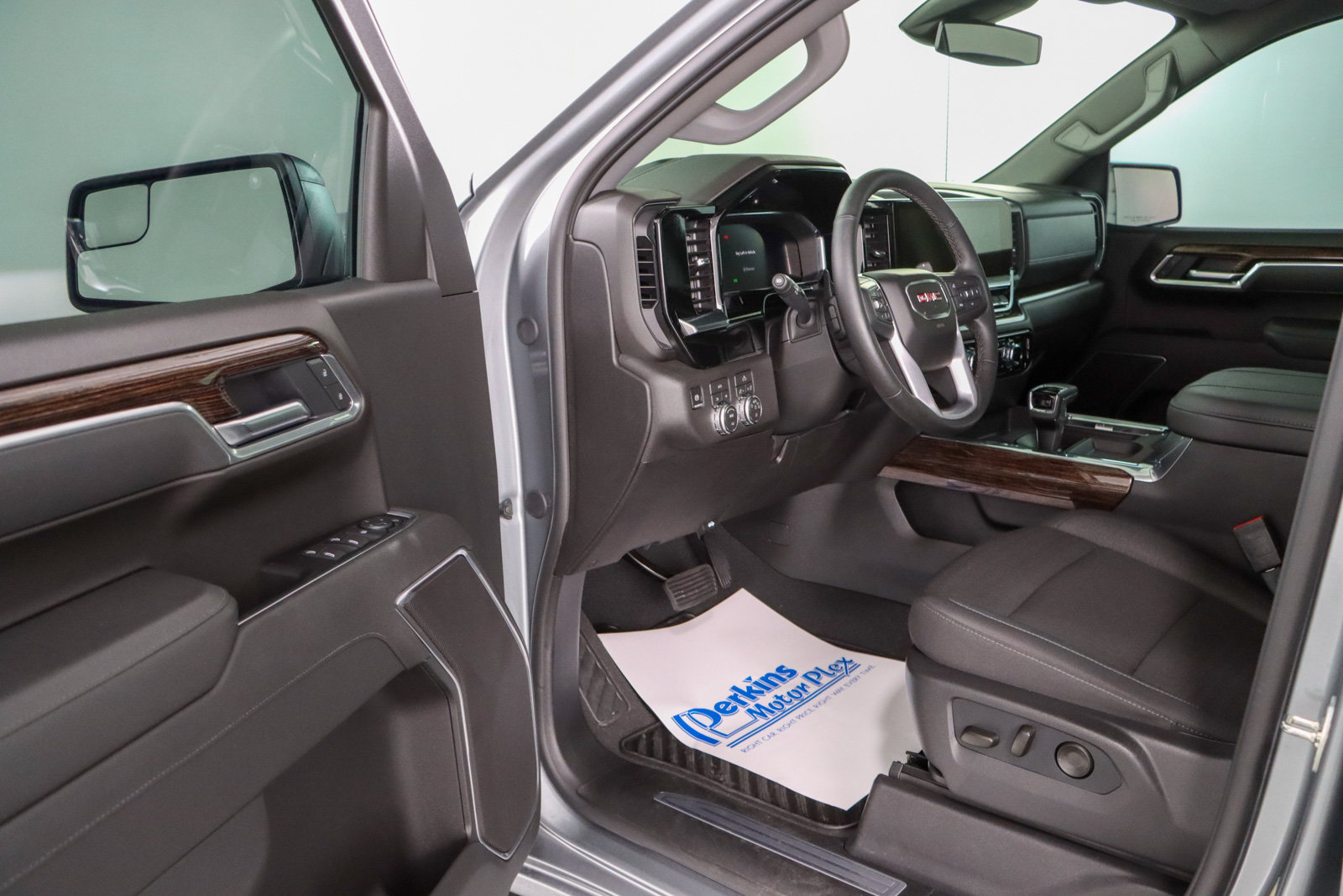 Used 2026 GMC Sierra 1500 Elevation AWD/4WD image 3