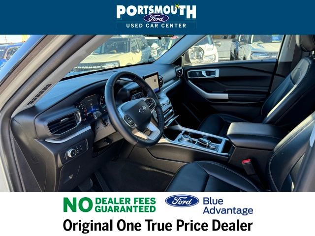 Used 2022 Ford Explorer XLT w/ Equipment Group 202A image 4