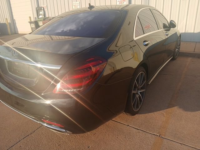 Used 2019 Mercedes-Benz S 560 Sedan w/ AMG Line Exterior image 3